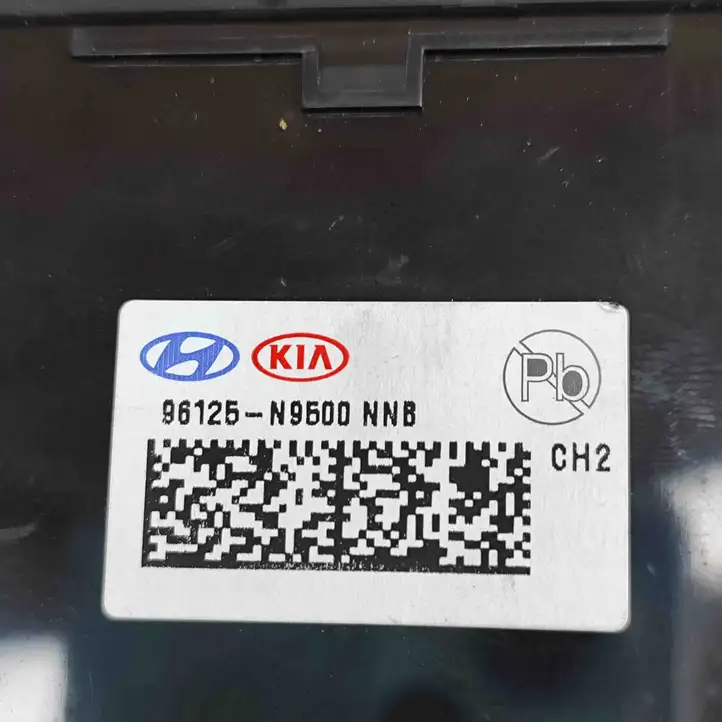 Hyundai Tucson IV NX4 (2020 - ) 96125N9500 USB разъем — фото 7