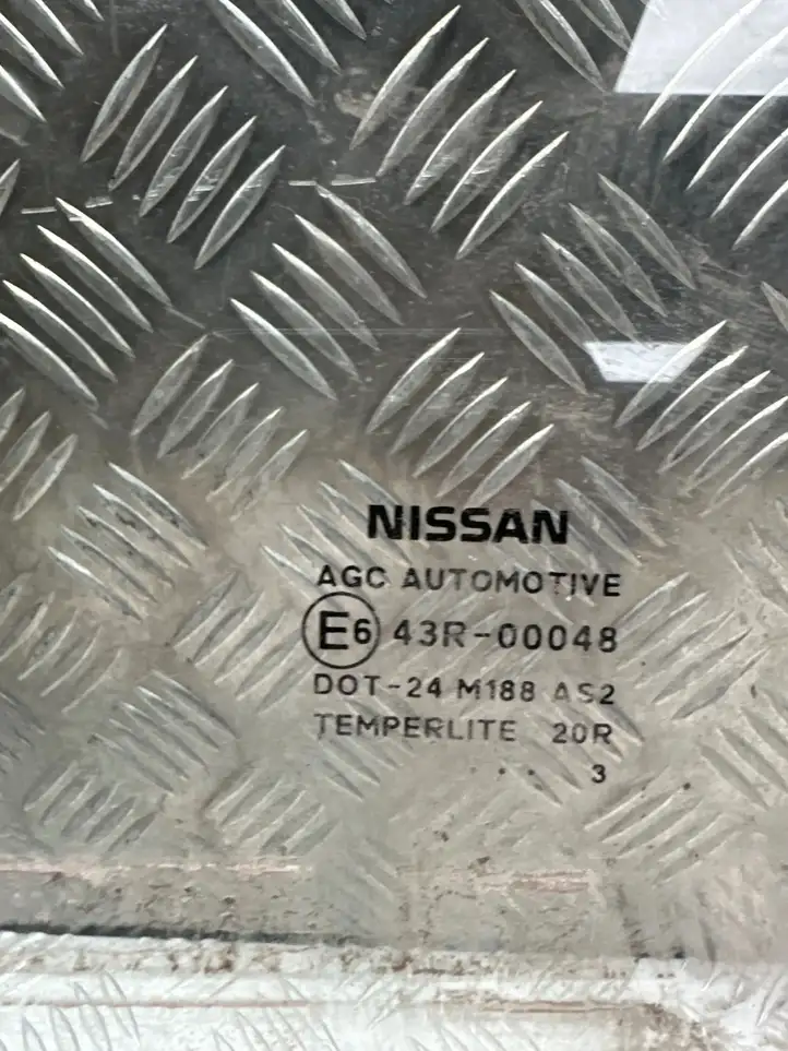 Nissan Qashqai (2010 - 2013) Стекло задней двери — фото 3
