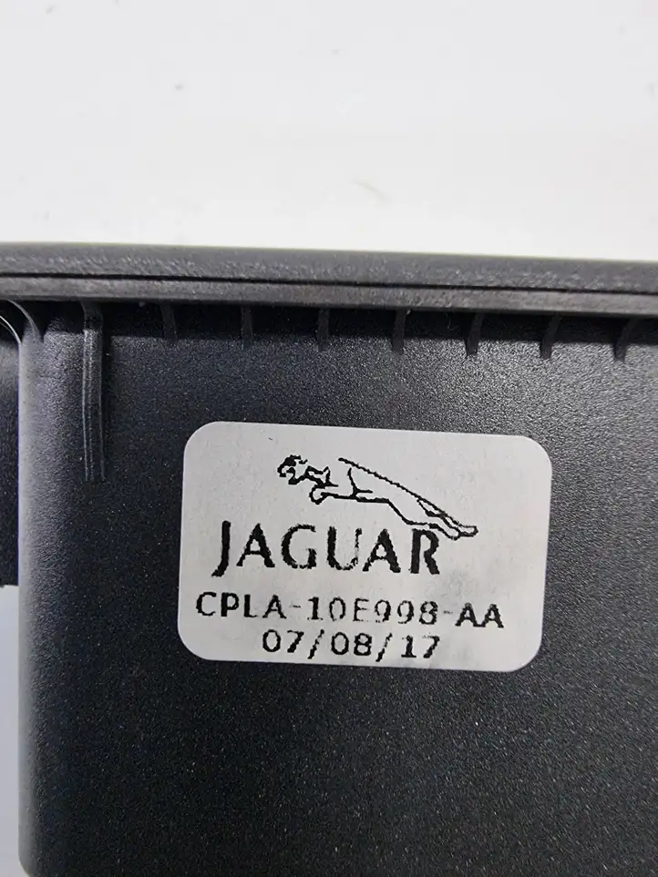 Jaguar F-Pace (2016 - ) CPLA10E998AA Кнопка открытия задней двери — фото 4