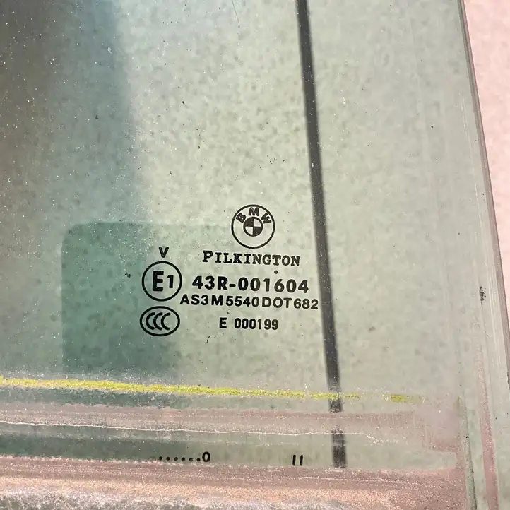 BMW 3 E90 E91 (2005 - 2012) 43R001604 Стекло задней двери — фото 2