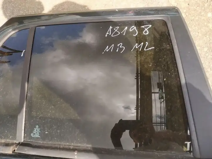 Mercedes-Benz ML W163 (1997 - 2005) Стекло задней двери — фото 2