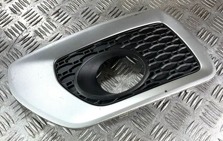 Volvo XC70 (2007 - 2013) 30678689 Решетка противотуманной фары — фото 3