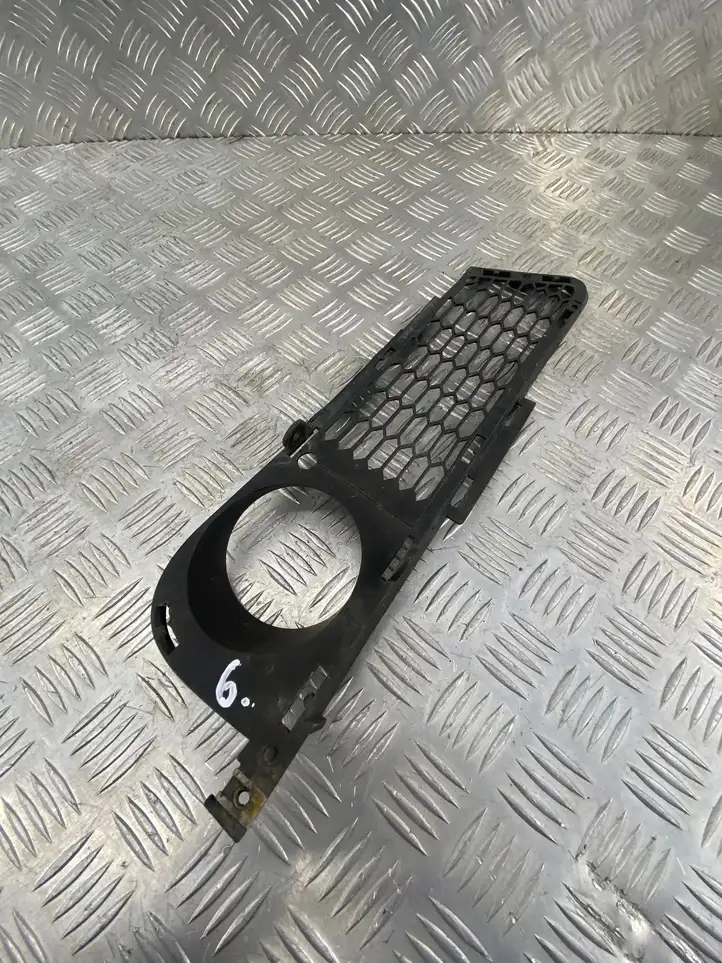 BMW 3 E90 E91 (2005 - 2012) 51117906495 Решетка противотуманной фары — фото 1