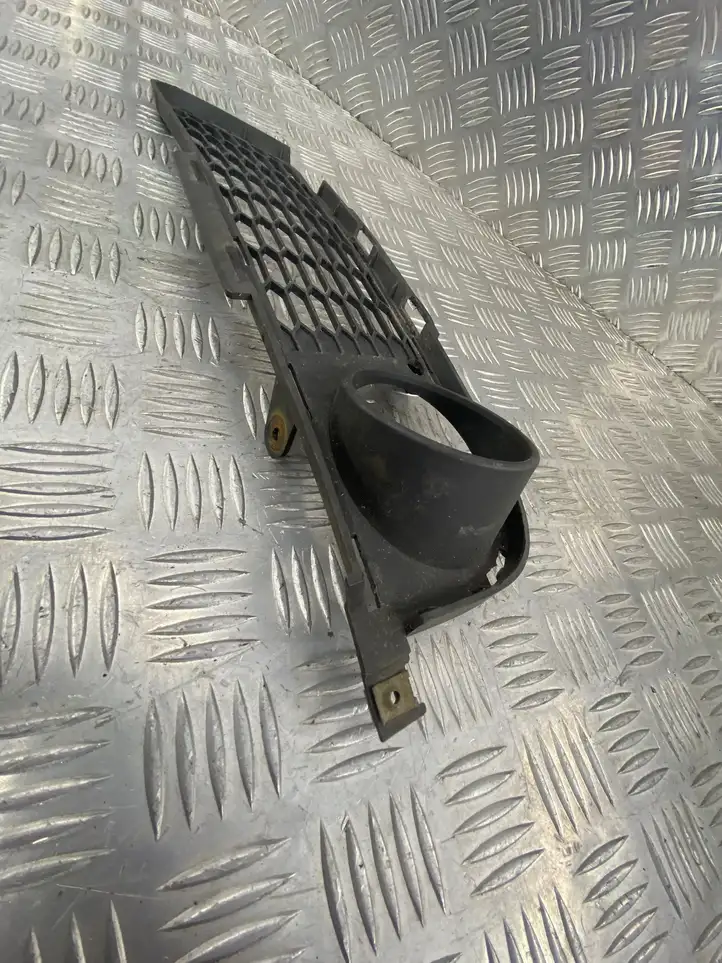 BMW 3 E90 E91 (2005 - 2012) 51117906495 Решетка противотуманной фары — фото 5
