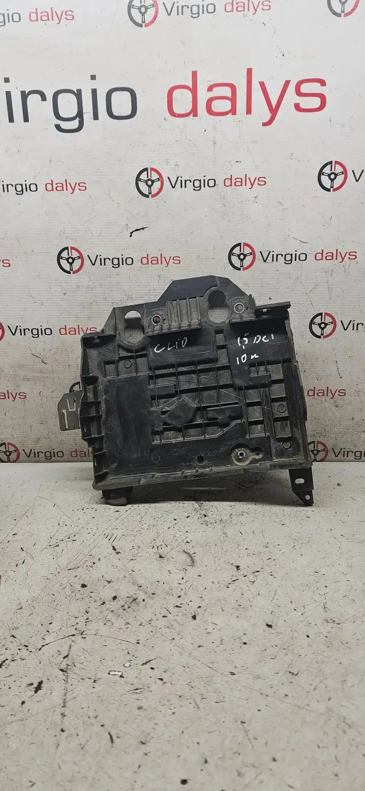 Renault Clio III (2005 - 2012) 8200314273 Площадка аккумулятора — фото 1