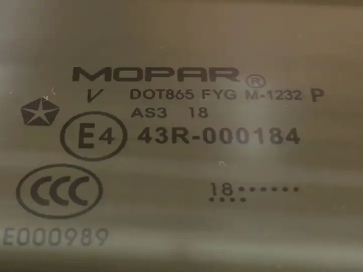 Chrysler Pacifica (2016 - ) 68231943AA Стекло раздвижной двери — фото 3
