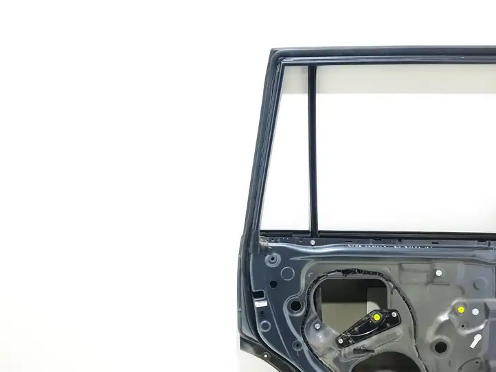 Toyota Land Cruiser (J120) (2002 - 2009) Задняя дверь — фото 2