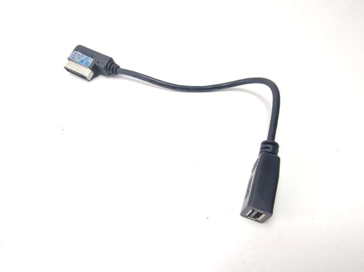 5N0035558 Volkswagen PASSAT B7 USB jungtis