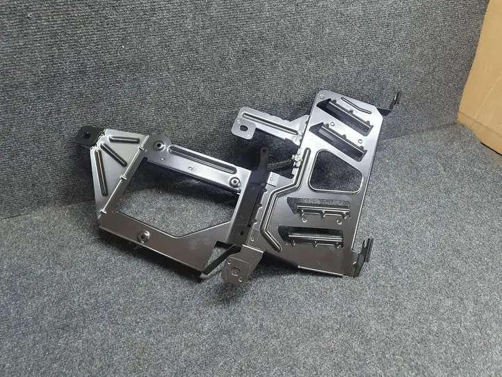 BMW 3 F30 F35 F31 (2012 - 2018) 9362739 Кронштейн усилителя звука — фото 2