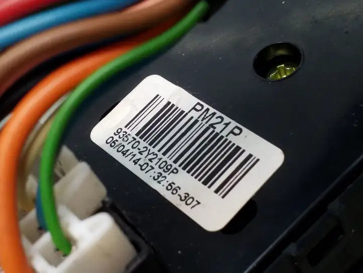 Hyundai ix35 (2013 - 2019) 935702Y2109P Кнопка стеклоподъемников — фото 4