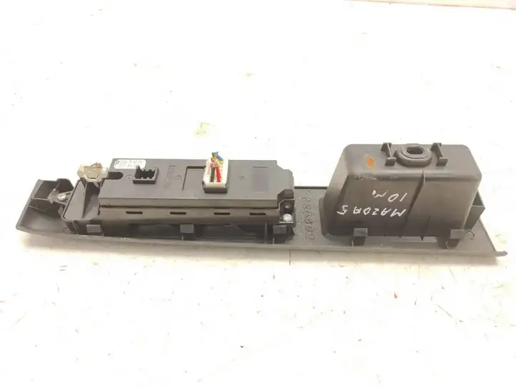 Mazda 5 (2010 - 2016) CC64684L6 Кнопка стеклоподъемников — фото 4