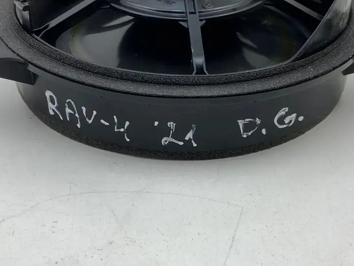 Toyota RAV 4 (XA50) (2018 - ) 861601A210 Динамики задних дверей — фото 3