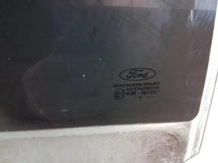 Ford Focus (1998 - 2004) 43R001027 Стекло задней двери — фото 2