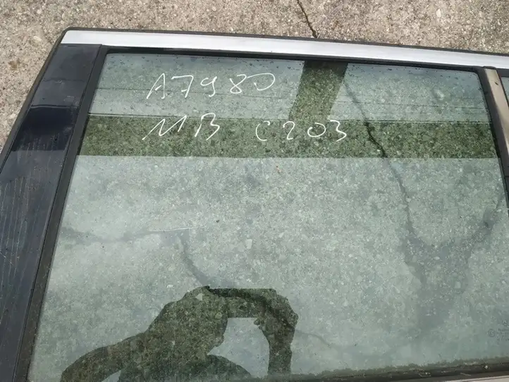 Mercedes-Benz C W203 (2000 - 2007) Стекло задней двери — фото 1