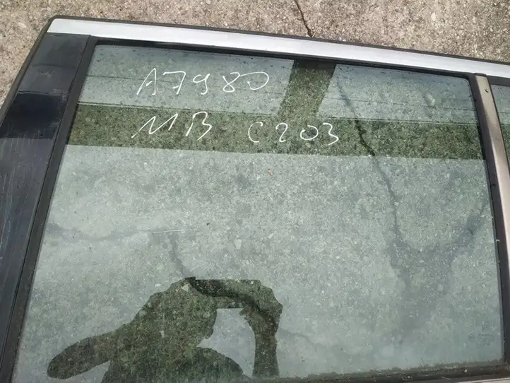 Mercedes-Benz C W203 (2000 - 2007) Стекло задней двери — фото 3