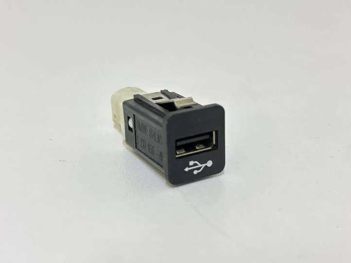 9237656 BMW 7 F01 F02 F03 F04 USB jungtis