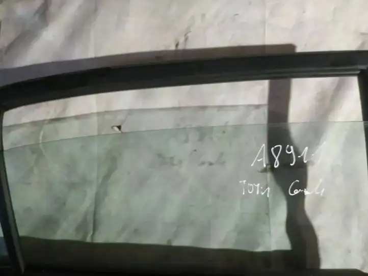 Toyota Corolla E120 E130 (2000 - 2004) Стекло задней двери — фото 1