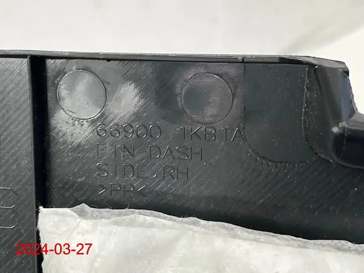 Nissan Juke I F15 (2010 - 2018) 66900-1KB1A Прочие детали салона — фото 4