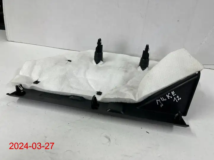 Nissan Juke I F15 (2010 - 2018) 68104-1KN0A Прочие детали салона — фото 4