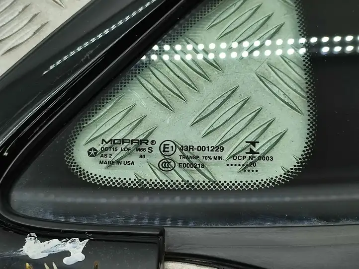 Chrysler Pacifica (2016 - ) 43R001229 Форточка двери — фото 3