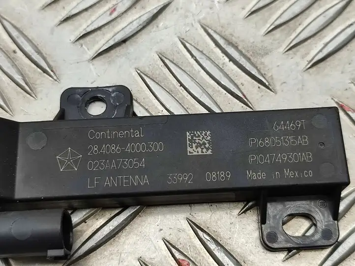Chrysler Pacifica (2016 - ) P68051315AB Антенна бесключевого доступа — фото 3