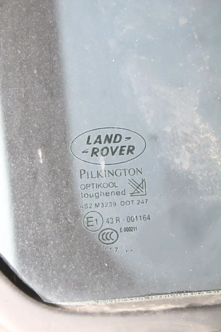 Land Rover Discovery 3 - LR3 (2004 - 2009) Форточка двери — фото 7