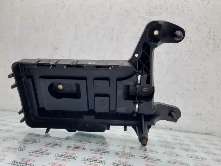Seat Toledo III (5P) (2004 - 2009) 1K0915333C Площадка аккумулятора — фото 2