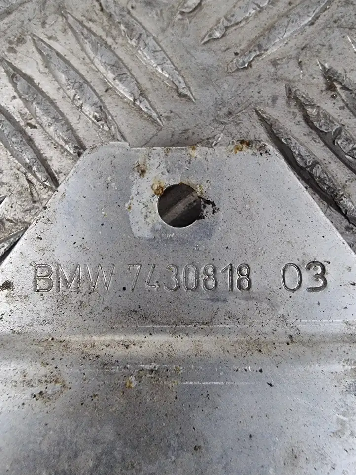 BMW 5 G30 G31 (2016 - ) 7430818 Прочие детали днища — фото 3