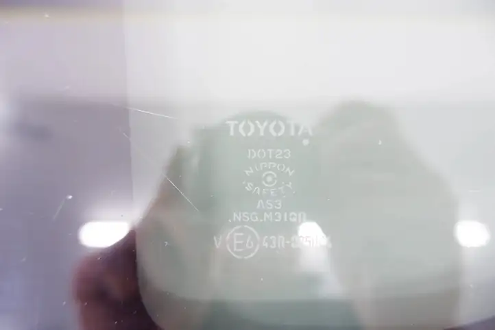 Toyota RAV 4 (XA40) (2012 - 2018) 6272042350 Заднее боковое стекло — фото 3
