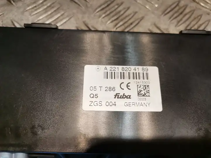 Mercedes-Benz S W221 (2005 - 2013) 2218204189 Усилитель антенны — фото 3