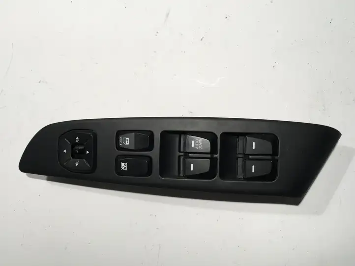 Hyundai ix35 (2009 - 2013) 93570 Кнопка стеклоподъемников — фото 1