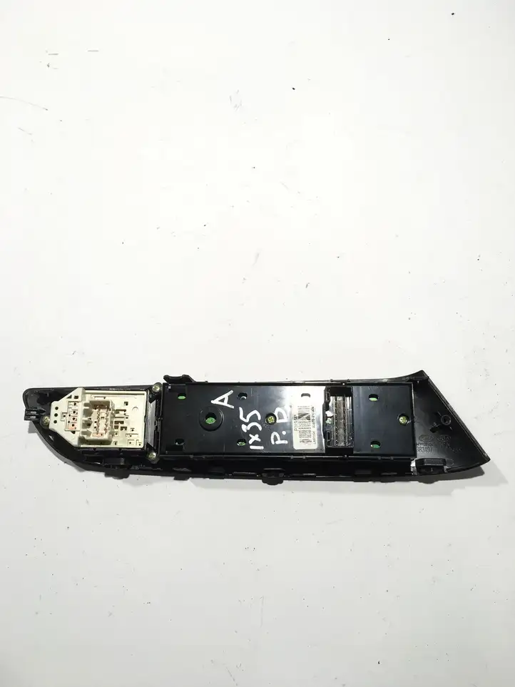 Hyundai ix35 (2009 - 2013) 93570 Кнопка стеклоподъемников — фото 3