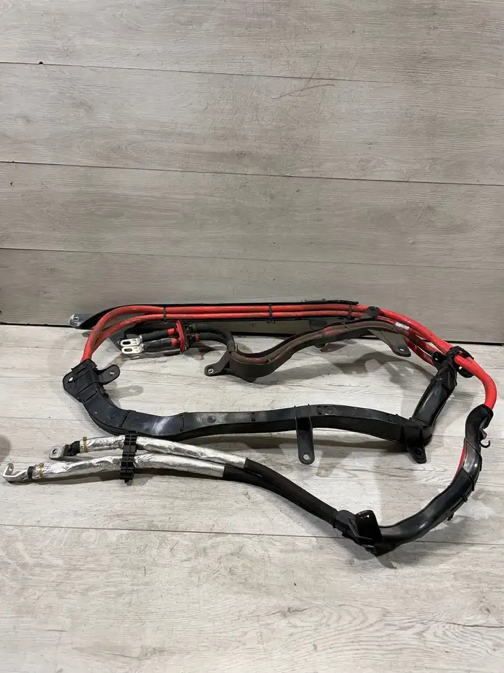 BMW 3 G20 G21 (2019 - ) 6991145 Плюсовой провод аккумулятора — фото 1