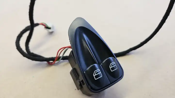 Mercedes-Benz SL R230 (2001 - 2012) A2308211351 Блок кнопок стеклоподъемников — фото 3