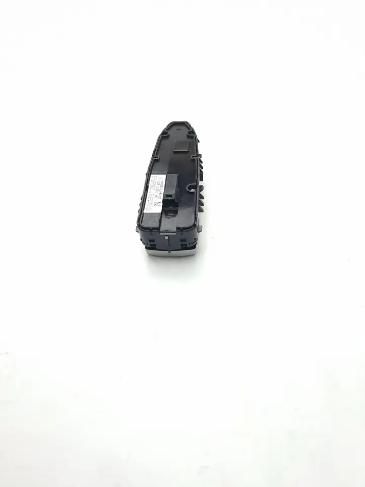 Mercedes-Benz C W205 (2014 - 2021) A2059056811 Блок кнопок стеклоподъемников — фото 6