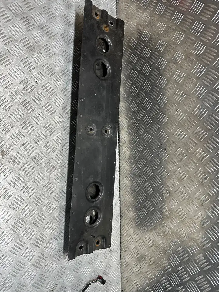 Volkswagen Touran II (2010 - 2016) 1T0813626 Прочие детали моторного отсека — фото 1