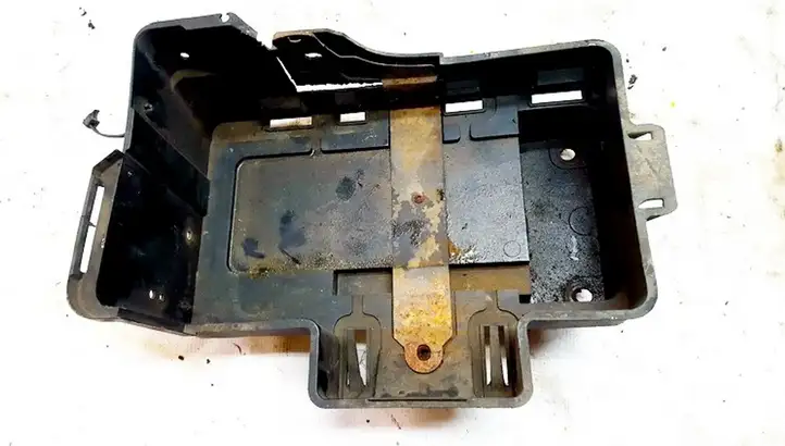 Ford Focus (1998 - 2004) 98ab10723ek Ящик аккумулятора — фото 2