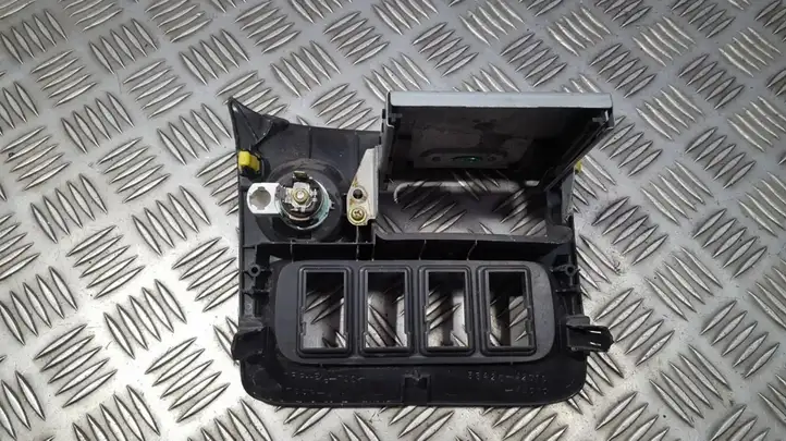 Toyota RAV 4 (XA20) (2000 - 2005) 5542042010 Прочие детали салона — фото 2