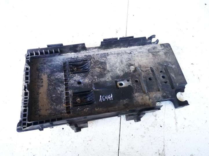 6g9110723a Ford Mondeo MK IV Akumuliatoriaus dėžė