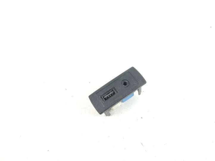 A4478200087 Mercedes-Benz Vito Viano W447 USB jungtis