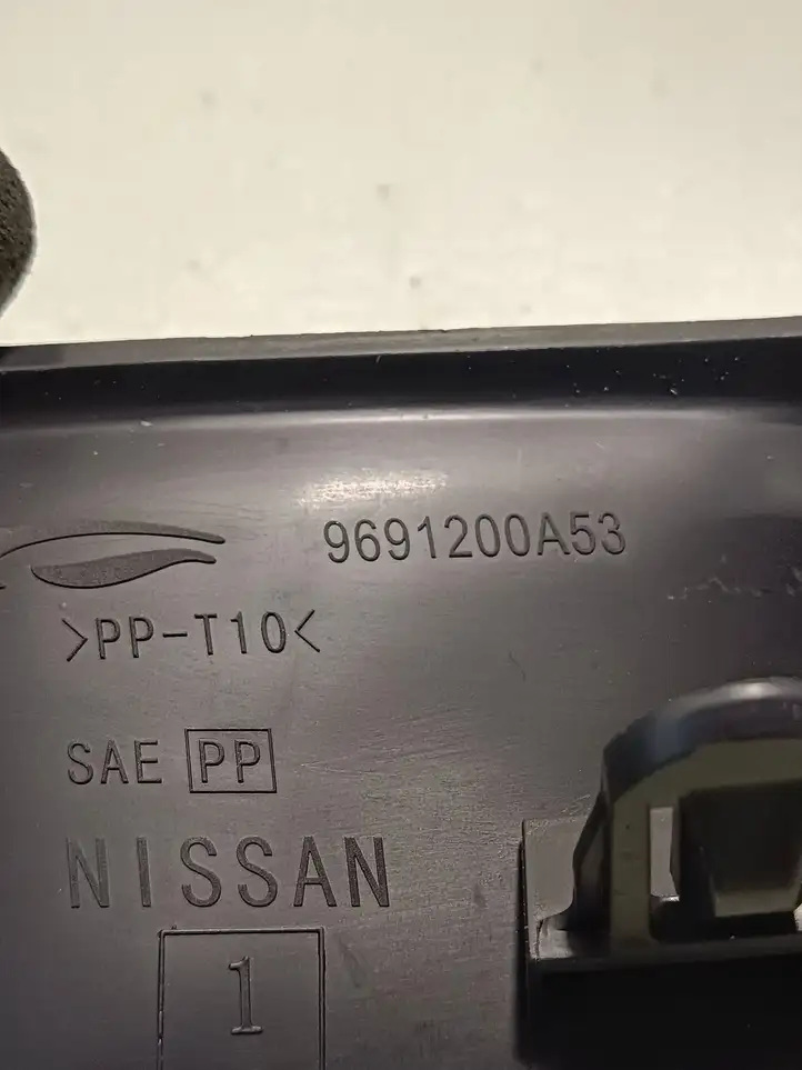 Nissan Juke I F15 (2010 - 2018) 9691200A53 Прочие детали салона — фото 4