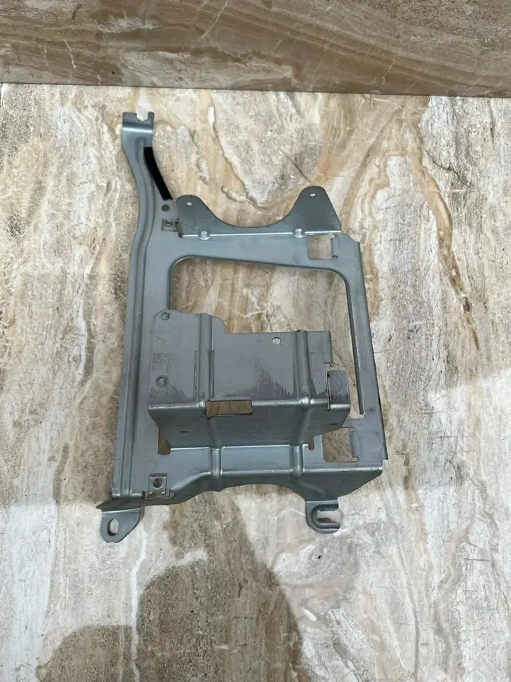 Audi Q7 4L (2005 - 2009) 4L0035209A Кронштейн усилителя звука — фото 2