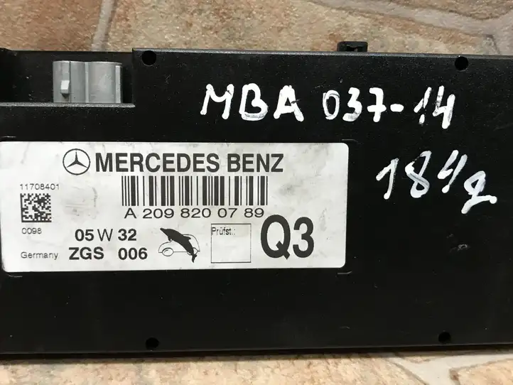 Mercedes-Benz CLK A209,C209 (2002 - 2009) A2098200789 Усилитель антенны — фото 5
