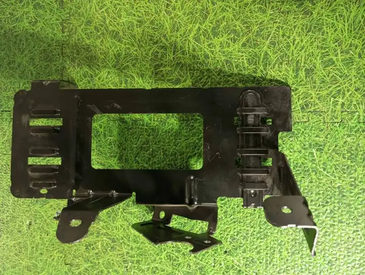 BMW M5 E60/E61 (2004 - 2010) 9135720 Кронштейн усилителя звука — фото 1