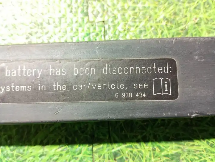 BMW M5 E60/E61 (2004 - 2010) 6938434 Держатель аккумулятора — фото 4