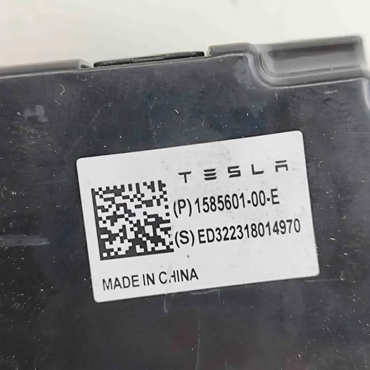 Tesla Model 3 (2017 - 2023) 158560100E Усилитель антенны — фото 8