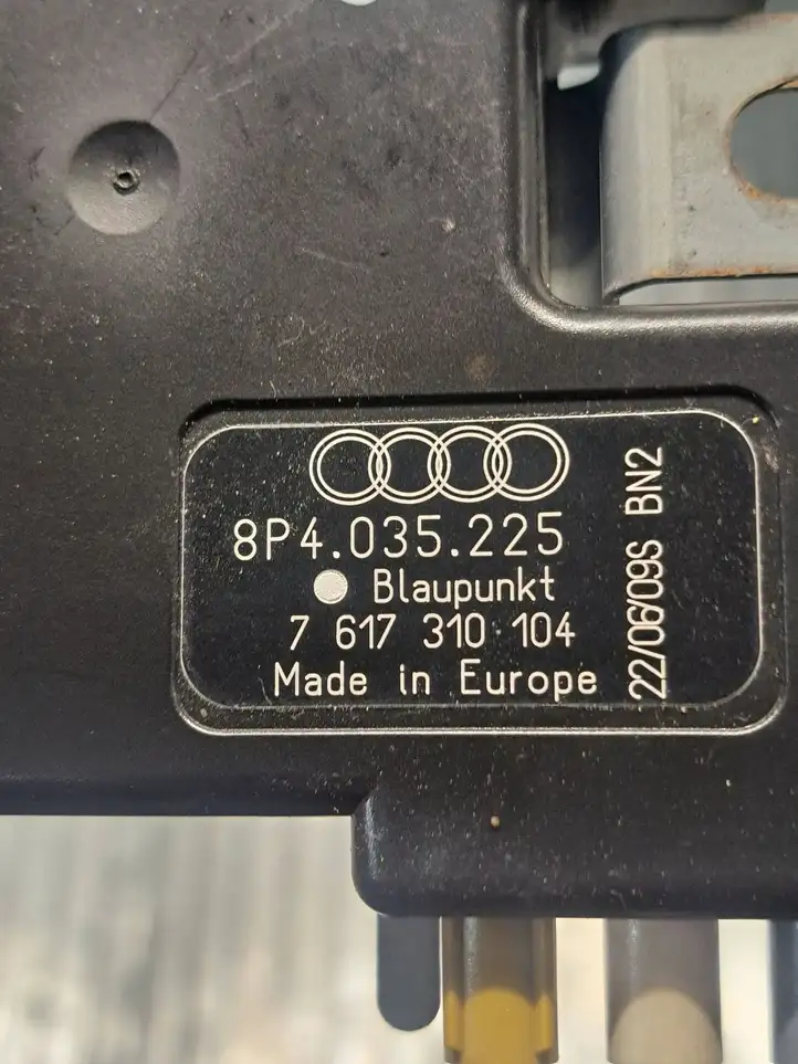 Audi A3/S3 8P (2004 - 2008) 8P4035225 Усилитель антенны — фото 3