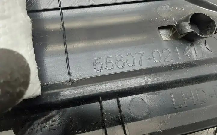 Toyota Auris E180 (2012 - 2018) 5560702141 Прочие детали салона — фото 3