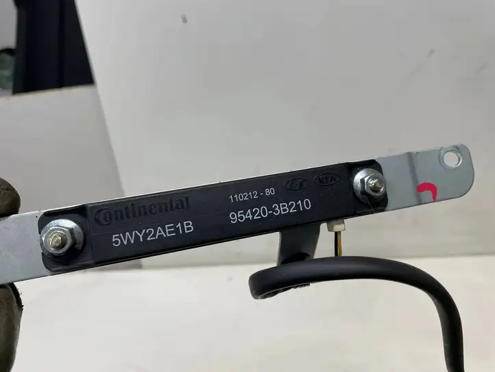 Hyundai i20 (PB PBT) (2012 - 2014) 954203B210 Усилитель антенны — фото 5