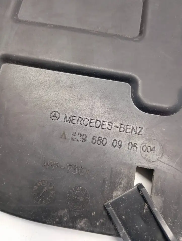 Mercedes-Benz Vito Viano W639 (2003 - 2010) A6396800906 Прочие детали салона — фото 3